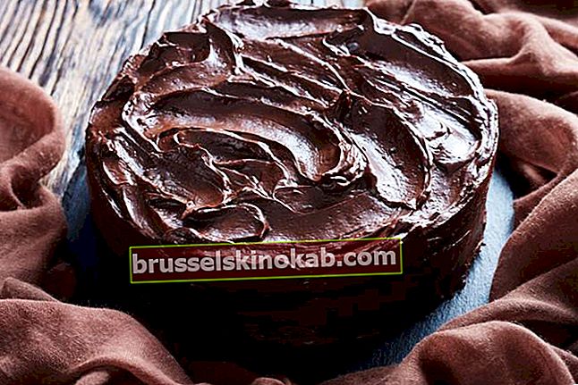 Sjokoladekake uten hvetemel med brigadeiro-pålegg